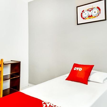 Oyo Hotel Lisboa, Сан-Жозе-дус-Кампус Экстерьер фото