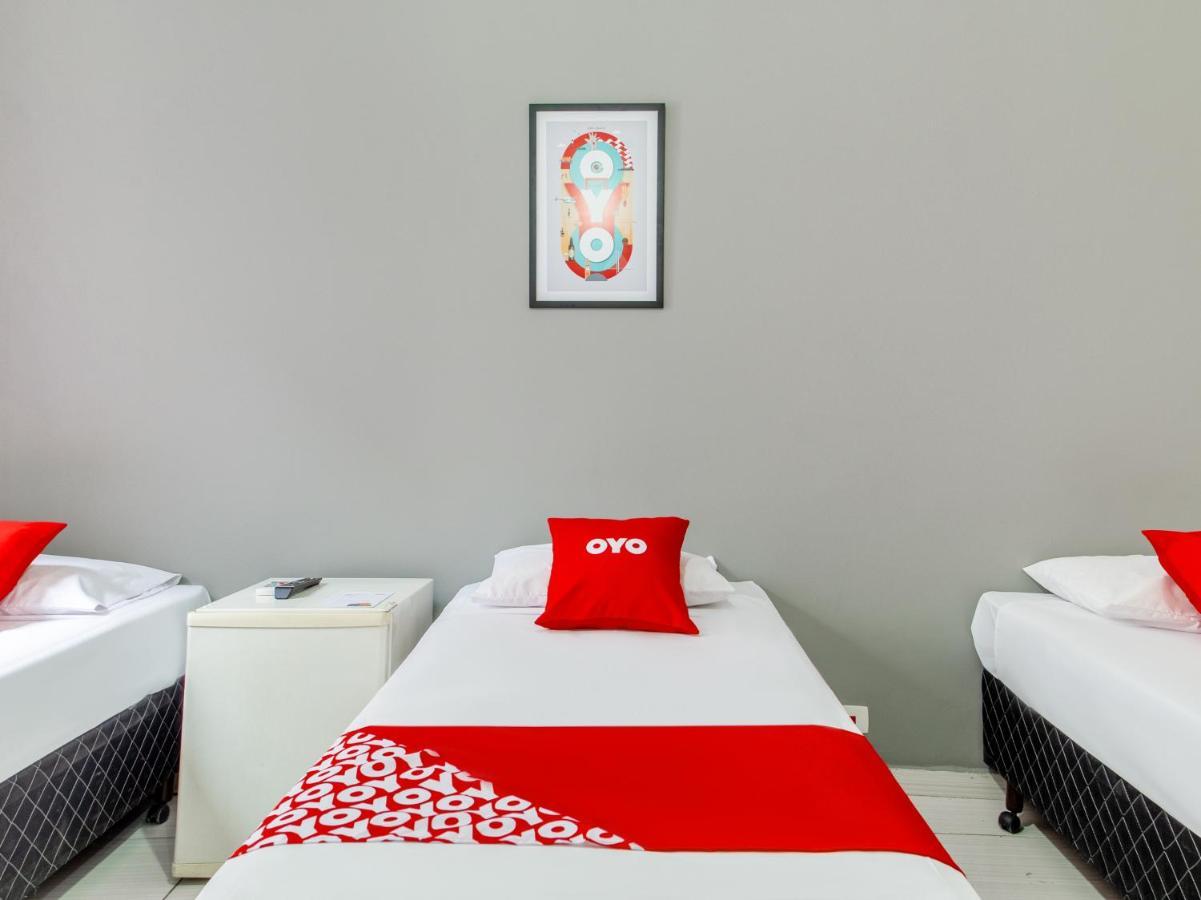 Oyo Hotel Lisboa, Сан-Жозе-дус-Кампус Экстерьер фото