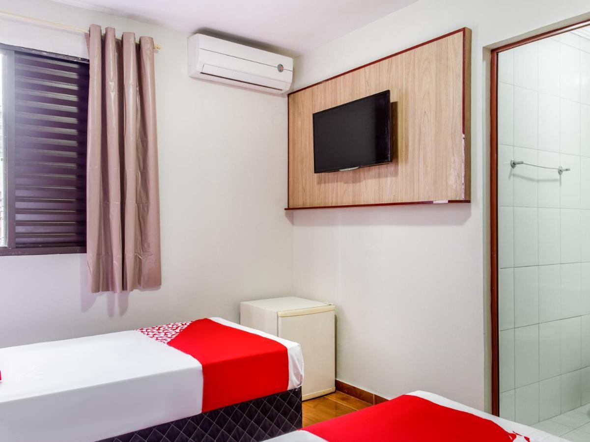 Oyo Hotel Lisboa, Сан-Жозе-дус-Кампус Экстерьер фото