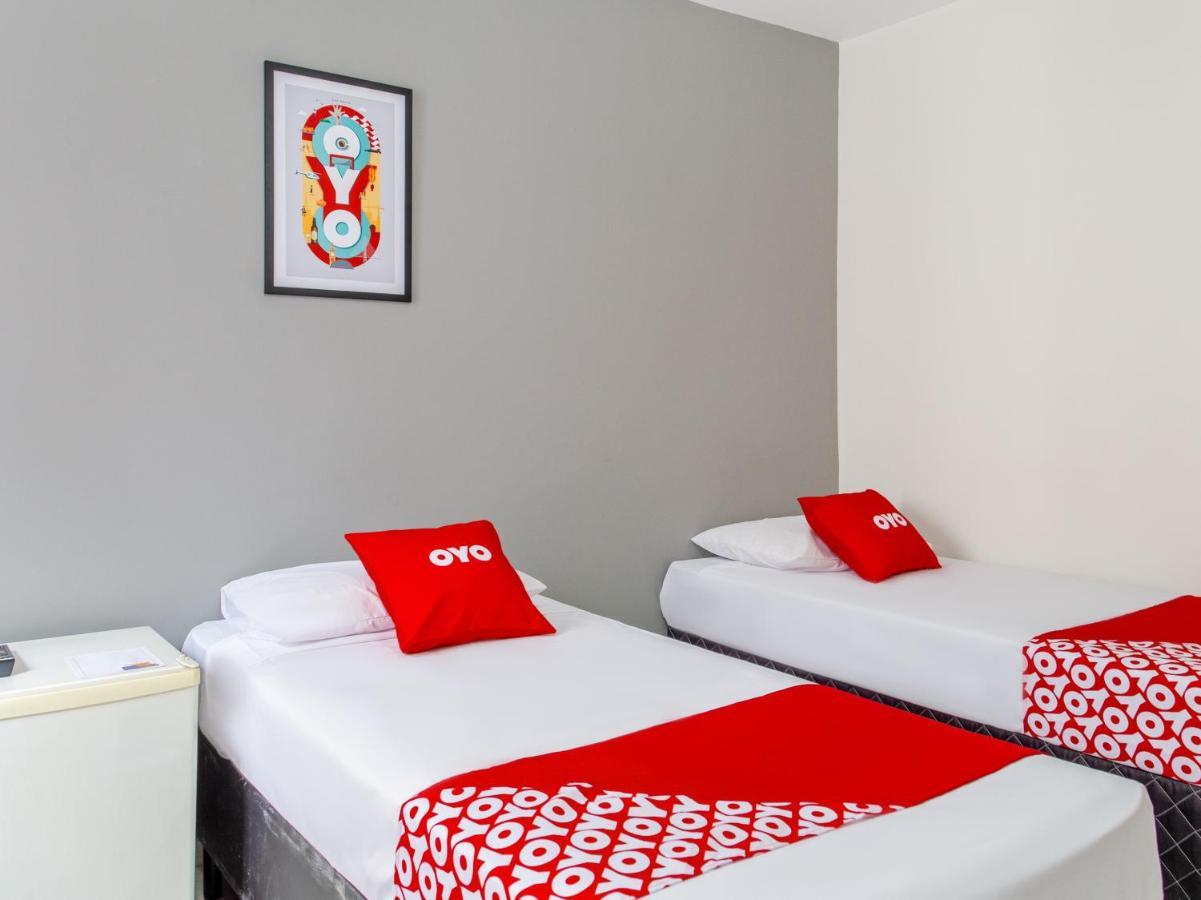 Oyo Hotel Lisboa, Сан-Жозе-дус-Кампус Экстерьер фото